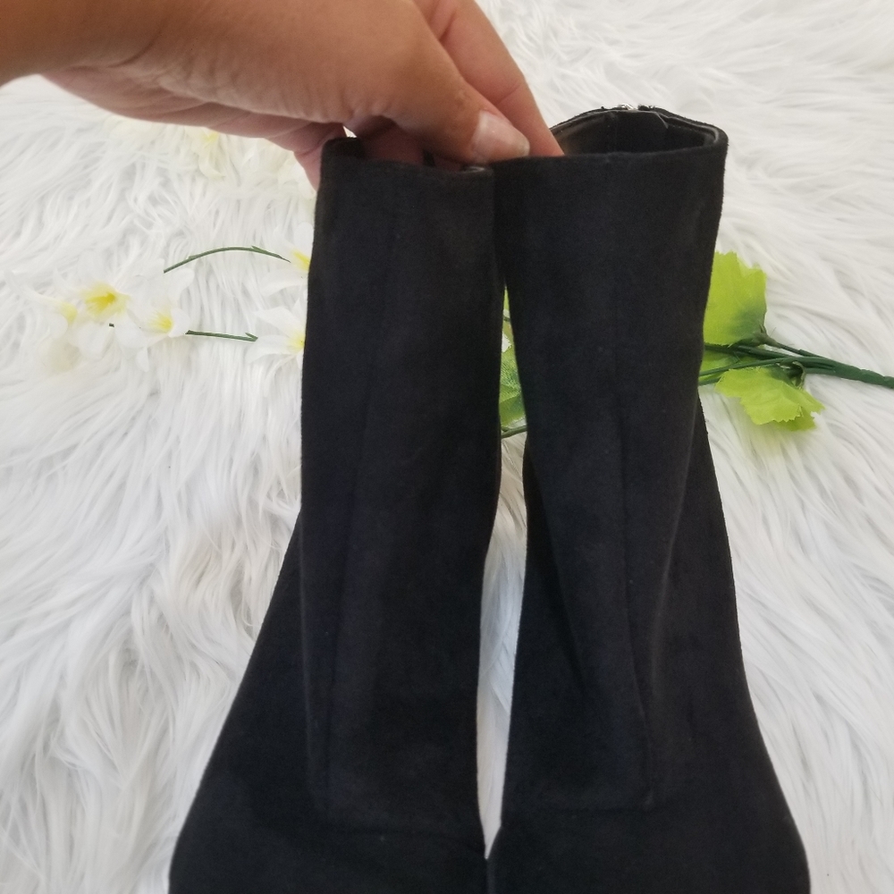 Pointed Toe Suede Black Ankle Boots With Heel Size 7.5, With Zipper Closure. - Picture 12 of 16
